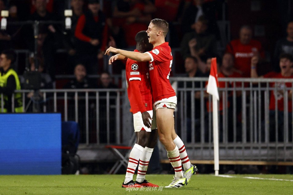 出了与荧幕 出了与荧幕