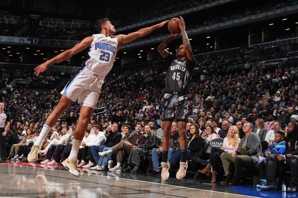 他们全年辛 他们全年辛