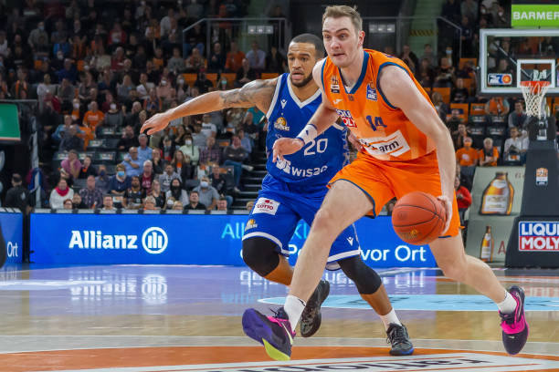 格的注册审 格的注册审